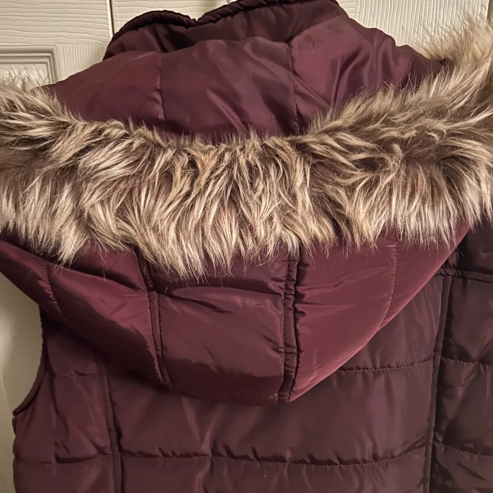 NWOT. Maurice's sleeveless vest with removable hood. - Picture 7 of 10